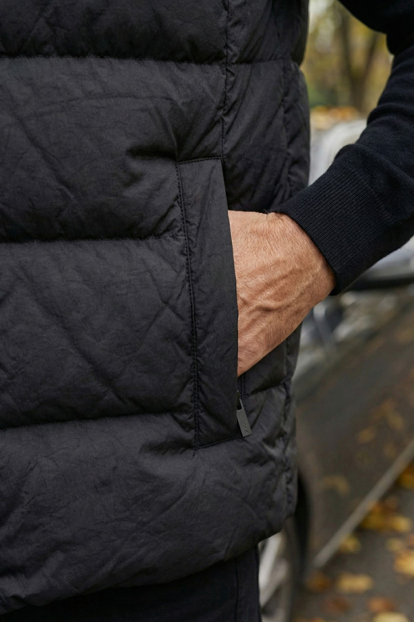 Жилетка пуховая чоловіча Freever NF 2552 чорна, Фото №4- freever.ua