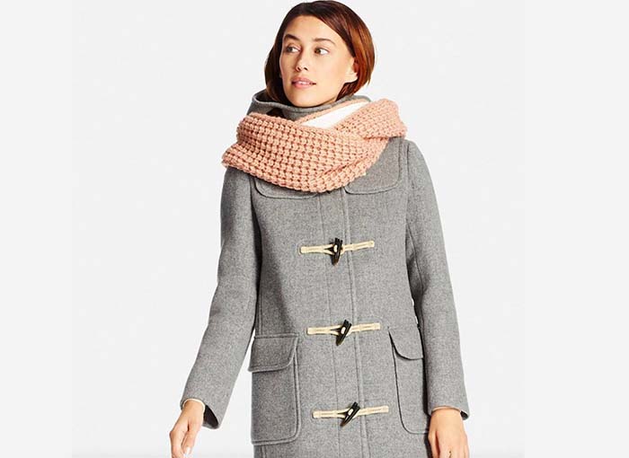 Как завязать шарф на пальто с капюшоном?